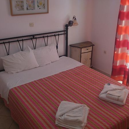 Kamares Apartments Εε Poros Town Екстер'єр фото