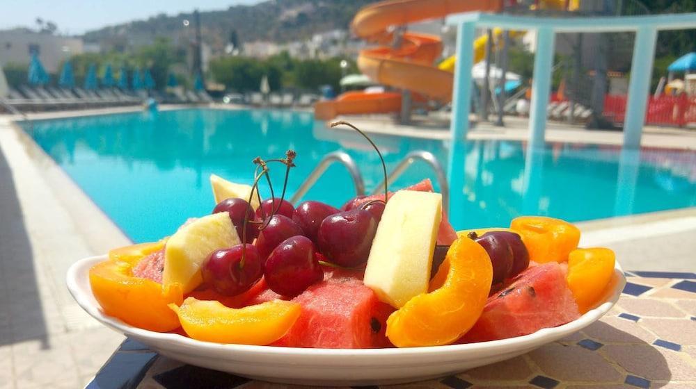 Kamares Apartments Εε Poros Town Екстер'єр фото