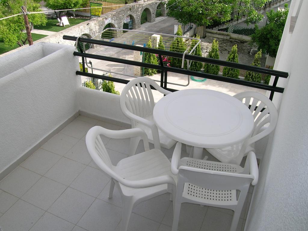 Kamares Apartments Εε Poros Town Номер фото