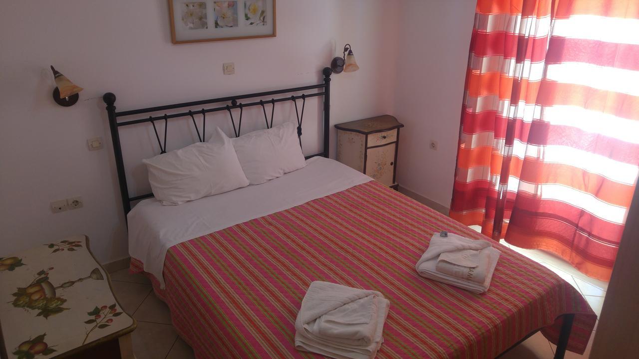 Kamares Apartments Εε Poros Town Екстер'єр фото
