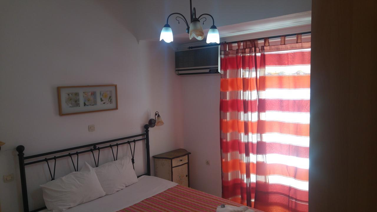Kamares Apartments Εε Poros Town Екстер'єр фото